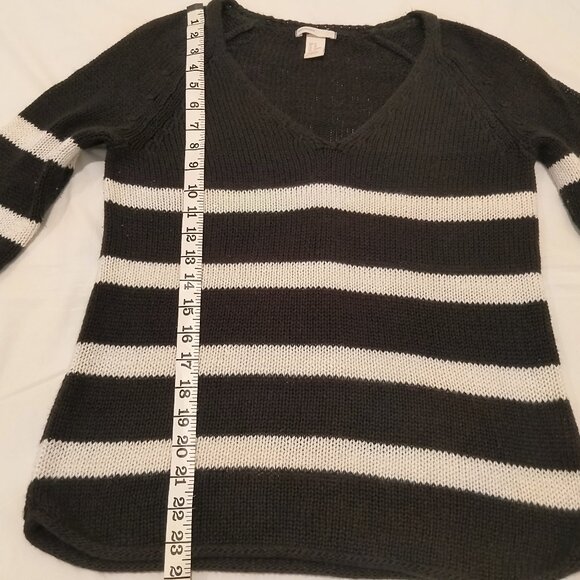 H&M  Black & White Striped V-Neck Sweater Size XS - Picture 6 of 6